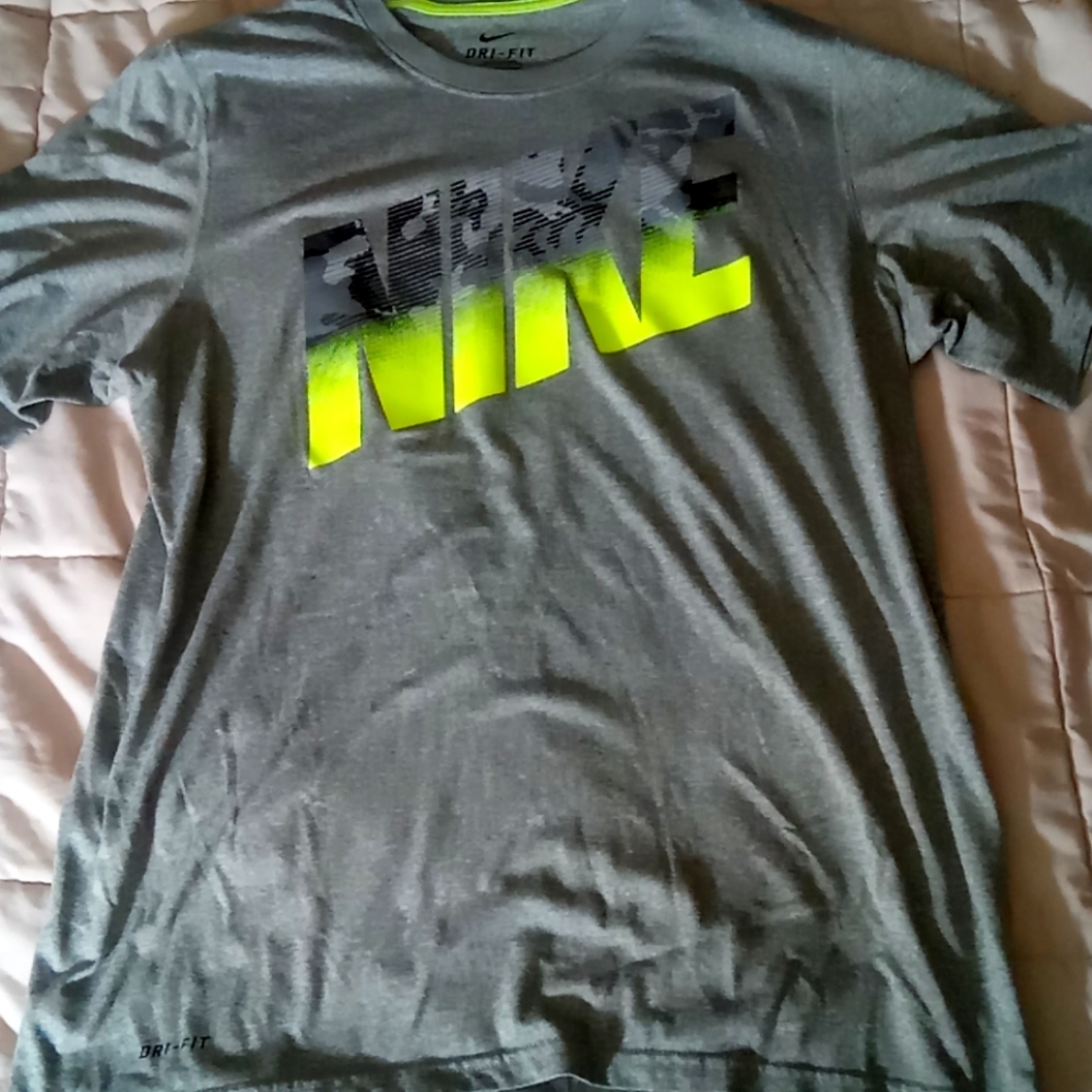 Men's dri fit Nike t shirt
